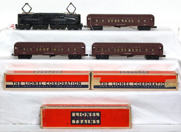 Lionel 2332 GG-1 with three 2625 in OB: Lionel 2332 black Pennsylvania GG-1 with 2625 Madison Pullman, 2625 Manhattan Pullman and 2625 Irvington Pullman, C6+. All three 2625 boxes have inserts, square with missing flaps.