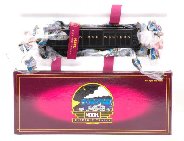 MTH 20-3046 N W Auxiliary Water Tender II OB: MTH 20-3046 Norfolk and Western auxiliary water tender II, C8 in OB.