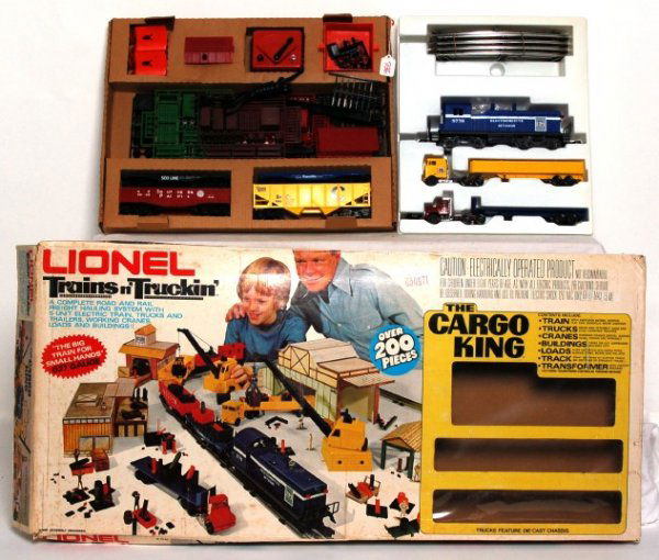 Lionel 1761 The Cargo King set in original box: Lionel 1761 The Cargo King set in original box. Set consists of: 8770 loco, 9026 flatcar, 9016 gondola, 9032 gondola and unnumbered SOO Line work caboose. Set also includes other components and appear