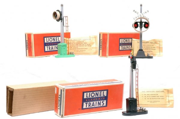 Lionel 151 Semaphore 153 154 Signals MINT Boxed: Lionel postwar 151 semaphore, 153 automatic block signal and 154 automatic highway signal all in OBs with cardboard inserts and factory sealed packets. Accessories have never been used, C9-10. The OBs
