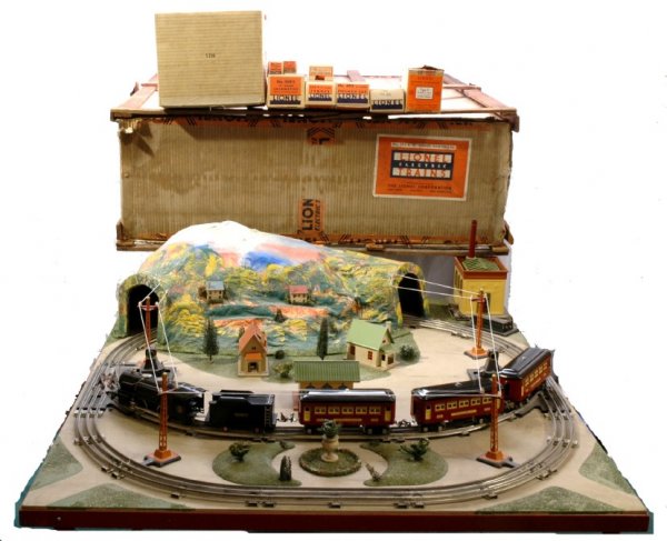 Lionel 173E Complete Scenic Railway Layout Boxed: WOW! Lionel prewar O gauge 173E complete scenic railway layout in original box and original wooden shipping crate. The layout measures 48 inches by 42 inches and is mounted on a red table with folding