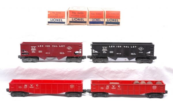 Lionel 6456 6456 6462-125 6462-100 LN Boxed: Lionel postwar freight cars in OBs; 6456 Lehigh Valley red hopper, 6456 Lehigh Valley black hopper, 6462-125 NYC red gondola and 6462-100 NYC red-painted gondola with five barrels. The 6462-100 has on