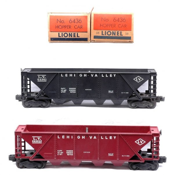 Lionel 6436 6436-25 Lehigh Valley Hoppers LN OB: Lionel postwar 6436 black Lehigh Valley hopper and 6436-25 maroon Lehigh Valley hopper in OBs, C8. The OBs have all flaps attached, C8-9.