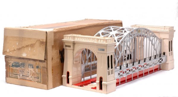 Lionel 300 Hell Gate Bridge Ivory Aluminum LN OB: Lionel prewar standard gauge 300 Hell Gate bridge in OB with red base, ivory towers, aluminum sides, black railings, nickel and brass plates. Bridge is C7-8. The OB is worn with tape repair and is mis