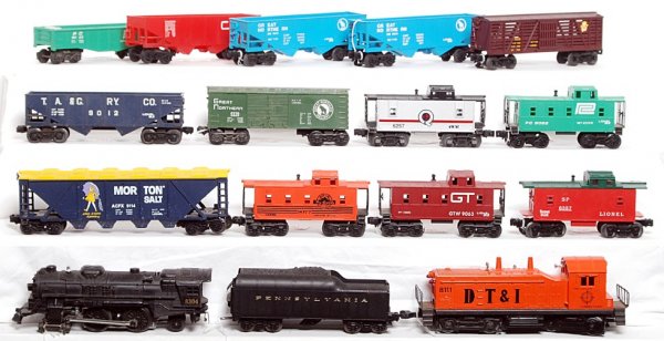 Large lot of loose Lionel trains, 8304, 8111...: Lionel 8304 Pennsylvania 4-4-2 loco and tender, 8111 DT&I NW-2 diesel switcher, 9114 Morton Salt hopper, 7312 stock car, 9033 PC gondola, two 9011 Great Northern hoppers, 9013 Canadian National hopper