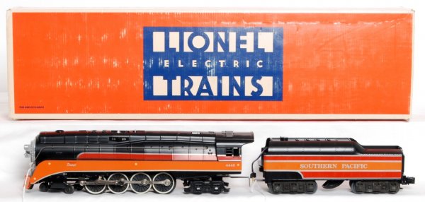 Lionel 8307 Southern Pacific Daylight in OB: Lionel 8307 Southern Pacific Daylight loco and tender in original box, C8. Box show light wear and some staining.