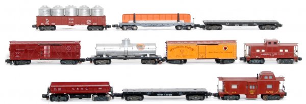 American Flyer 947, 935, 919, 916, 930, 929, more: American Flyer 947 Northern Pacific reefer, 935 caboose, 24516 New Haven flatcar, 919 CB&Q dump car, 916 Delaware and Hudson gondola with five canisters, 930 caboose, 627 C&NW flatcar w/load couplers 