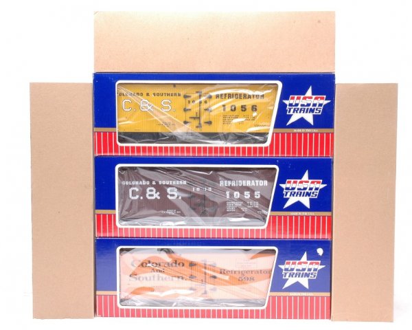 USA Trains C&S R-16048 R-16048 R-16088 MINT OB: USA Trains G scale three Colorado & Southern refrigerator cars including; R-16048, R-16046 and R-16088 in OBs with outer sleeves, C10.
