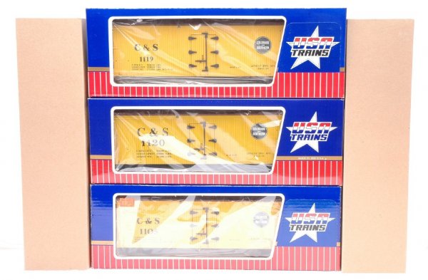 USA Trains C&S R-1619 R-16020 1105 MINT OB: USA Trains G scale three Colorado & Southern refrigerator cars; R-1619, R-16020 and one numbered 1105 in OBs, two with outer sleeves, C10.