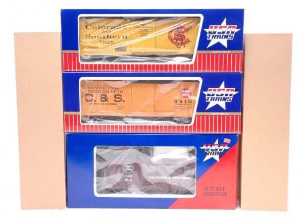 USA Trains C&S R-19006 R-19010 R-12002 MINT OB: USA Trains G scale Colorado & Southern freight cars; R-19006 wood boxcar, R-19010 wood boxcar and R-12002 caboose in OBs, two with outer sleeves, C10.