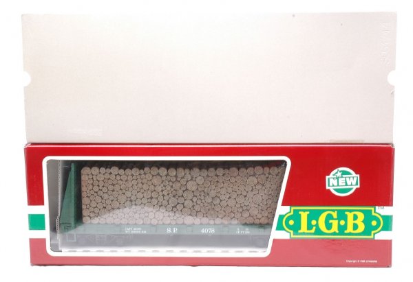 LGB 4078 Southern Pacific Boxcar LIKE NEW Boxed: LGB G scale 4078 Southern Pacific flatcar with log load in OB. The end piece has one tab broken off, otherwise, C8.