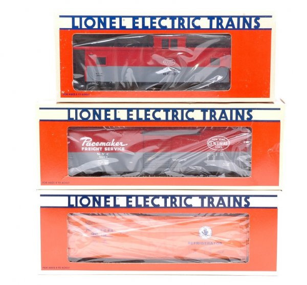 Lionel 9469 9815 6910 NYC Freights MINT Boxed: Lionel three New York Central freight cars including; 9469 Pacemaker boxcar, 9815 refrigerator and 6910 extended vision caboose in OBs, C9.