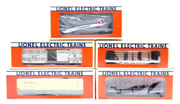 Lionel 16125 16379 16907 17007 17114 MINT Boxed: Lionel five freight cars including; 16125 Virginian stock car, 16379 Northern Pacific flatcar with wood load, 16907 flat car with three farm tractors, 17007 Great Northern two-bay hopper and 17114 Pea