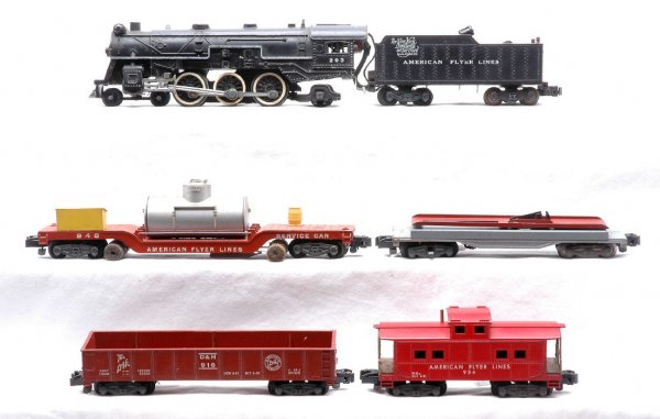 Am Flyer 293 Loco four Freights 915 916 948 934: American Flyer S gauge 293 New York New Haven & Hartford loco and tender with four freight cars; 915 AFL flatcar, 916 Delaware & Hudson gondola, 948 service car with both brake wheels missing and 934 