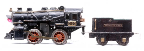 Am Flyer 3192 Loco Tender Combination 3195 3196: American Flyer prewar O gauge 3192 combination loco and tender including; 3195 black 0-4-0 steam loco with brass trim and orange painted wheels and 3196 four wheel tender with die-cast coal load, C6.