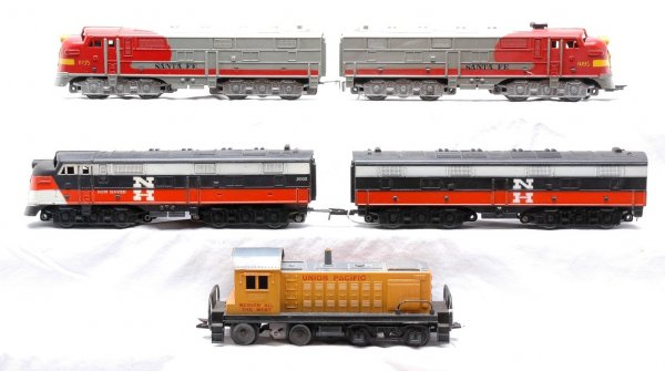 Marx EMD E-7 Diesels 1095 SF AA 2002 2003 NH AB: Marx EMD E-7 diesels; 1095 Santa Fe AA diesels, 2002 New Haven A unit and 2003 New Haven B unit. The horn is broken off of one of the Santa Fe diesels and the New Haven A unit, C6. Also included is a 