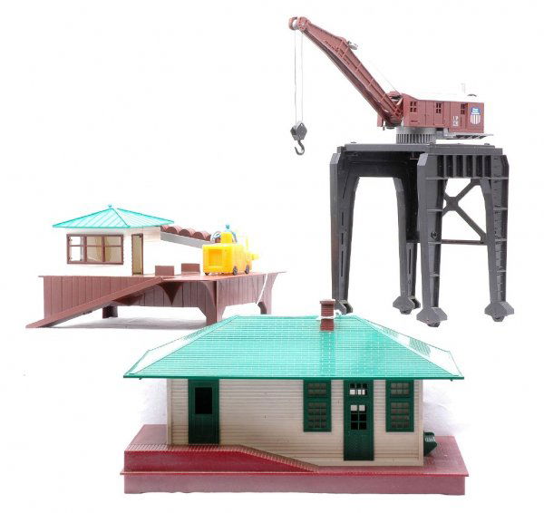 Lionel 132 Station 2302 UP Crane K-Line Loader: Lionel postwar 132 illuminated station that is cracked on the under side, Lionel 2302 Union Pacific manual Gantry crane and K-Line barrel loader, C6.