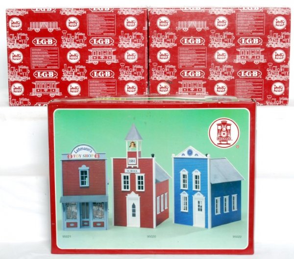 Two G scale LGB 5057 and one 95021 in OB: Two G scale LGB 5057 containers and one 95021 building in original boxes, C9-10. One box has a price sticker.