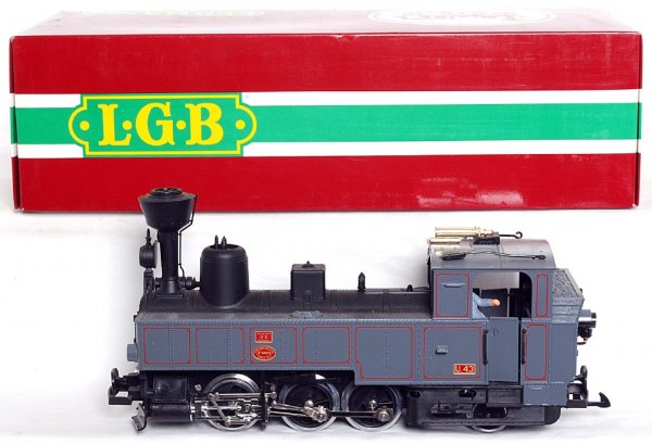 LGB G scale 2070 D dampflokomotiven in OB: LGB G scale 2070 D dampflokomotiven in original box, should clean to look C8-9.