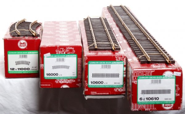 LGB G scale track, 10600, 16000, 11000, 10610: LGB G scale track in original boxes C8-10, 10600 600 mm thirteen sections, 16000 R3 22,5û twelve sections, 11000 R1=30û r=600 mm thirteen sections and 10610 1200mm seven sections. Boxes show light w