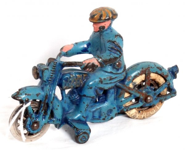 Cast iron Harley Davidson motorcycle: Cast iron Harley Davidson motorcycle, missing from tire and tip of one front fender half, otherwise C6-7. Six inches long from front fender to tail light, four inches tall.