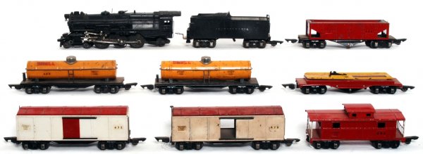 American Flyer 561 loco, tender and freight: Prewar American Flyer O gauge 561 diecast loco and tender with 474 hopper missing brake wheel, two 480 Shell tanks one missing a brake wheel, flatcar for auto, two 478 boxcars and 484 caboose missing 