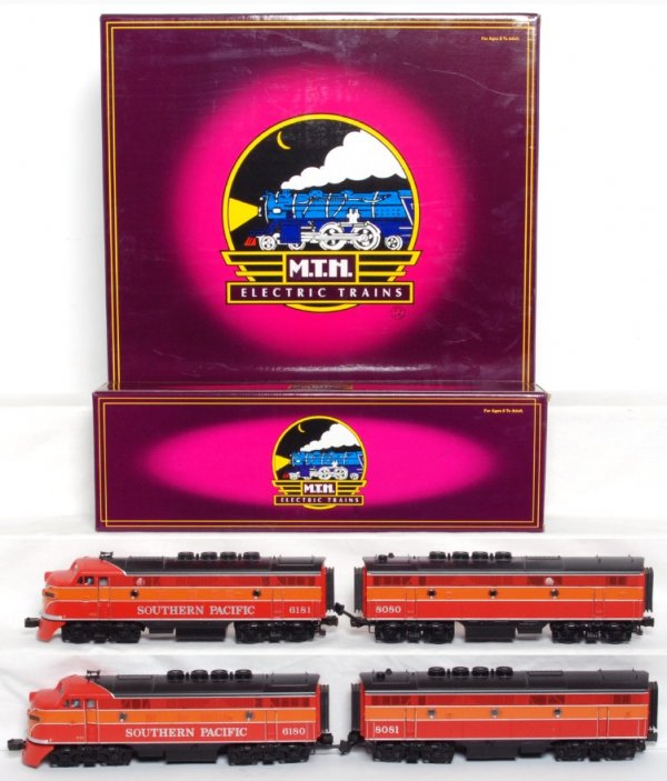 MTH 20-2199-1 and 20-2199-3 S.P. A-B-B-A in OB: MTH 20-2199-1 Southern Pacific Daylight F-3 A-B-A diesel set with ProtoSound and 20-2199-3 Southern Pacific Daylight F-3 diesel B unit, in original boxes. Trains look C9 area, graded C8 due to having 