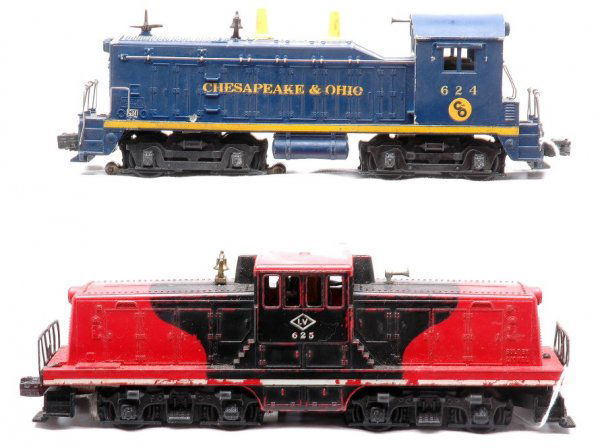 Lionel 624 C&O Switcher 625 LV 44-Ton Switcher: Lionel postwar 624 Chesapeake & Ohio NW2 switcher, C6 and 625 Lehigh Valley GE 44-ton switcher, C5.