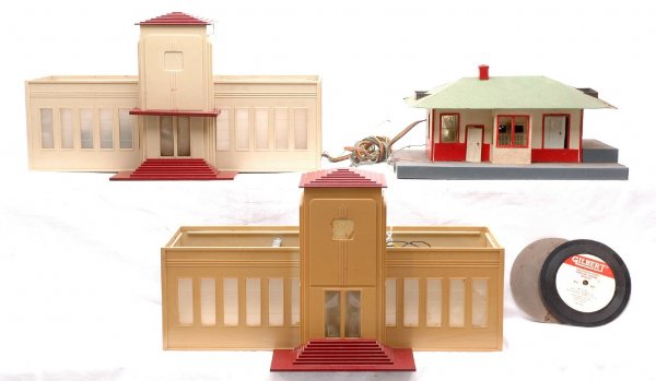 AF 793 Union Station 755 799 Talking Stations: American Flyer S gauge 793 Union Station and a 799 automatic talking station. Both stations are missing roofs and other parts. Also included is a 755 talking station. Please view photos to verify sele