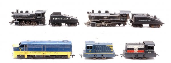 HO Lionel 0564 0602 Marx 1620 10 31031 B&O: Lionel HO scale 0564 Chesapeake and Ohio diesel loco and 0602 steam 0-6-0 switcher and Pennsylvania slope-back tender, Marx HO scale 1621 New Haven switcher and a no. 10 switcher. Also included is a 3