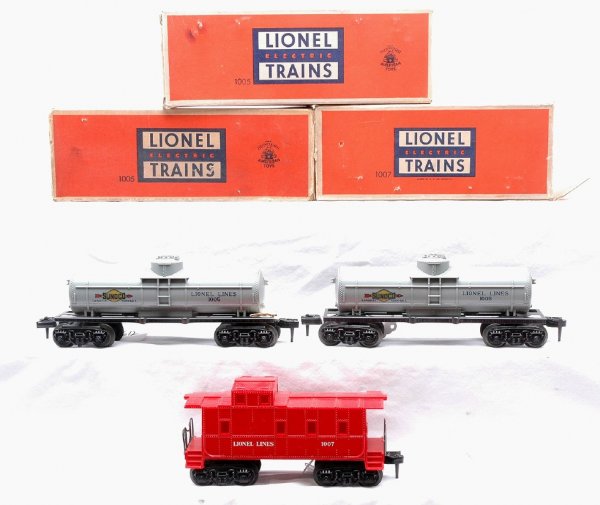 Lionel Scout Freight Cars 1005 1005 1007 MINT OBs: Lionel postwar scout freight cars; two 1005 Sunoco single dome tank cars and 1007 Lionel Lines caboose in OBs. Cars have never been run, C9. All OBs are missing some flaps.