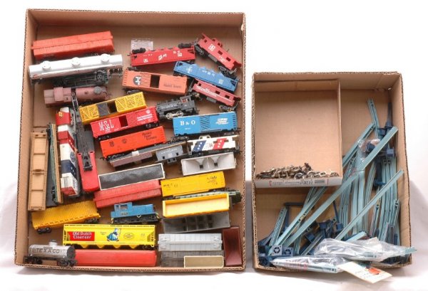 Selection of HO Tyco Life-Like Bachmann Rivarossi: Selection of HO gauge Tyco, Life-Like, Bachmann, Rivarossi, E-R Models Monorail and Tri-ang freight cars, passenger cars and engines. Also included are some wheels and wheel sets. Please view photos t