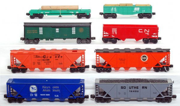 Lionel 9033, 9013, 9300, 9286, 16402, 9260, more: Lionel 9033 Penn Central gondola, 9013 Canadian National hopper, 9300 Penn Central lumber flatcar w/three logs, 9286 Bessemer and Lake Erie covered hopper, 16402 Southern hopper with coal load, 9260 R