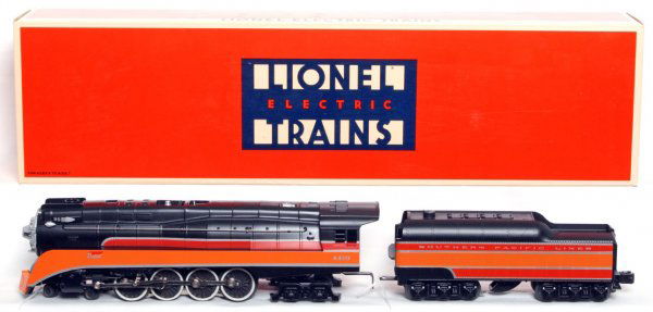 Lionel 18007 Southern Pacific GS-2 Daylight 4-8-4: Lionel 18007 Southern Pacific GS-2 Daylight 4-8-4 streamlined loco and tender in original box with Steam RailSounds and operating smoke stack and steam chests, C9. Box shows little wear, inventory sti