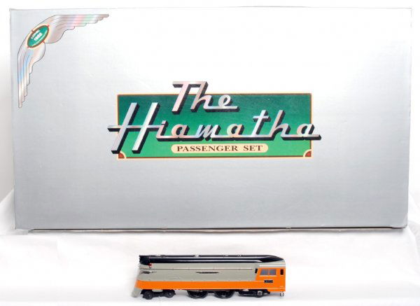 Lione 5100 Hiawatha passenger set in original box: Lionel 5100 Hiawatha passenger set in original box, train looks C9 graded C8 due to having been run (loco has some very light surface rust on some wheels). Box shows a little very light wear.