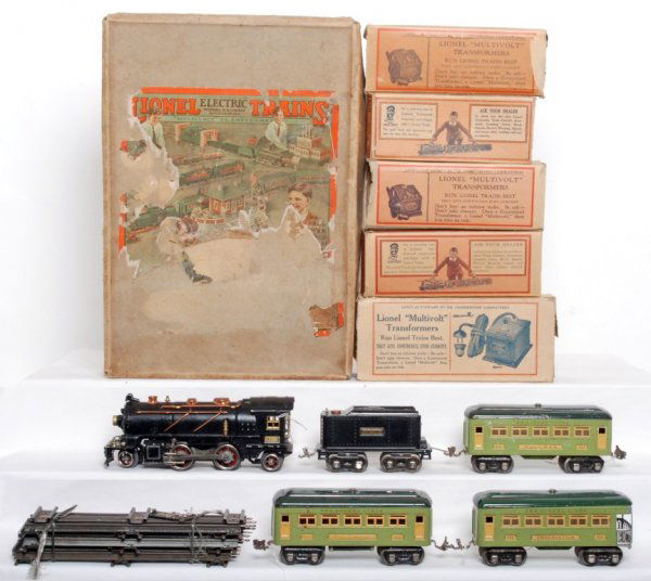 Lionel prewar 236 boxed 261 steam set, apple: Lionel prewar set 236 with a set box that is stamped APPLE GREEN, box has top label half missing but end label is nice. 261 locomotive, 262T tender, 607, 607 and 608 passenger cars. Set is completely