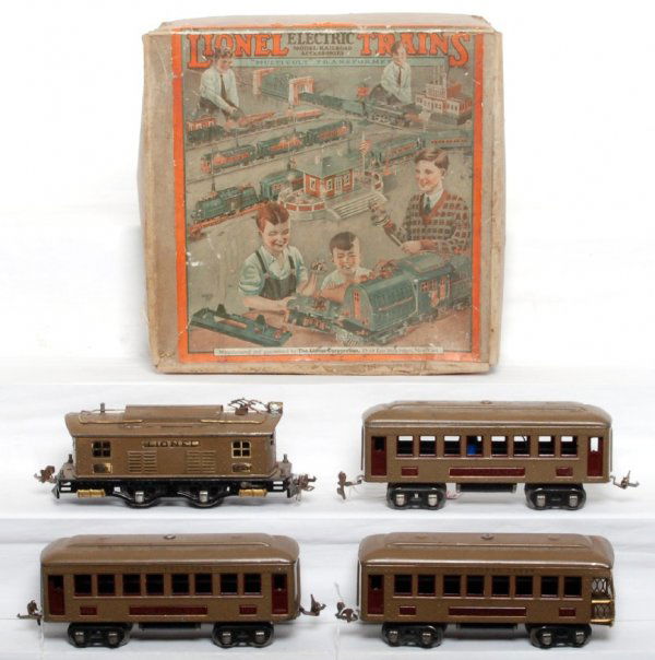 Lionel prewar 232 set with 253, 610, 610, 612: Lionel prewar 232 set with a nice set box. Trains are 253 loco, 610, 610 and 612 passenger cars. One headlight is missing, the other is poorly soldered to roof. Trains are C6 area. No internal boxes.