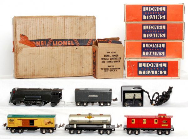 Lioenl prewar 1068W boxed set w/1689E loco: Lionel prewar 1068W boxed set with 1689E loco, whistle tender, 1679 Baby Ruth boxcar, 1680 Sunoco tank and 1682 caboose. Trains look C6-7. Inner boxes have missing detached flaps. Set box looks C7.