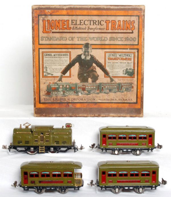 Lionel No. 294 prewar freight set in OB: Lionel prewar No. 294 freight set in original box with 252 electric loco, two 529 Pullman coaches and a 530 observation. Trains should clean to look C6-7 area. No inner boxes or dividers. Box has one