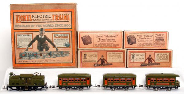 Lionel prewar 294 O gauge passenger set in OB: Lionel prewar 294 O gauge passenger set in original boxes with 252 electric locomotive and two 529 Pullman coaches and 530 observation. Trains look amazing high C8-9. Inner boxes have some tape repair