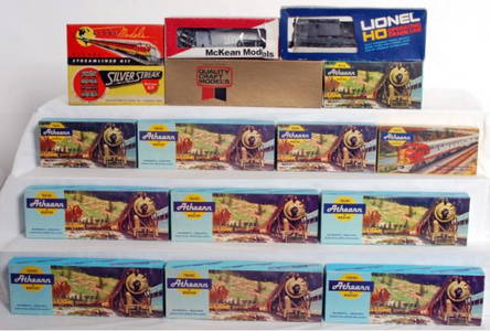 461: Fifty-nine HO gauge freight cars, some kits