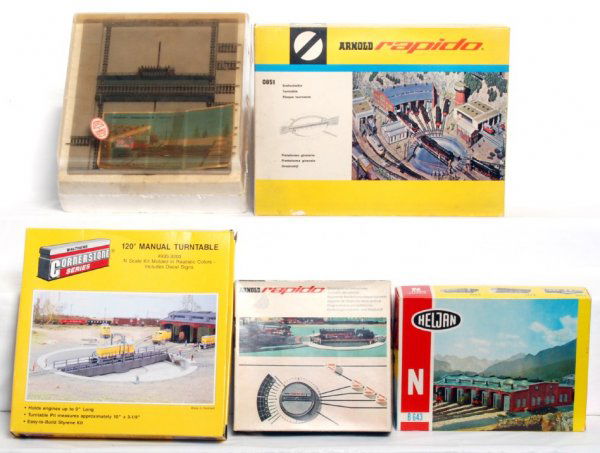 N scale turntables, roundhouse, engine transfer ta: N scale turntables, roundhouse, engine transfer table and more, C7-9 in original boxes that show little to very light wear, price stickers. Con-Cor transfer table is missing outer cardboard sleeve. Ar