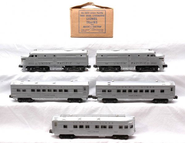 Lionel Union Pacific Silver Passenger Set 1464W: Lionel postwar Union Pacific silver passenger set no. 1464W, circa 1952-1953 including; 2033 Alco AA units in master carton with all original cardboard inserts, 2421 Maplewood Pullman, 2422 Chatham Pu