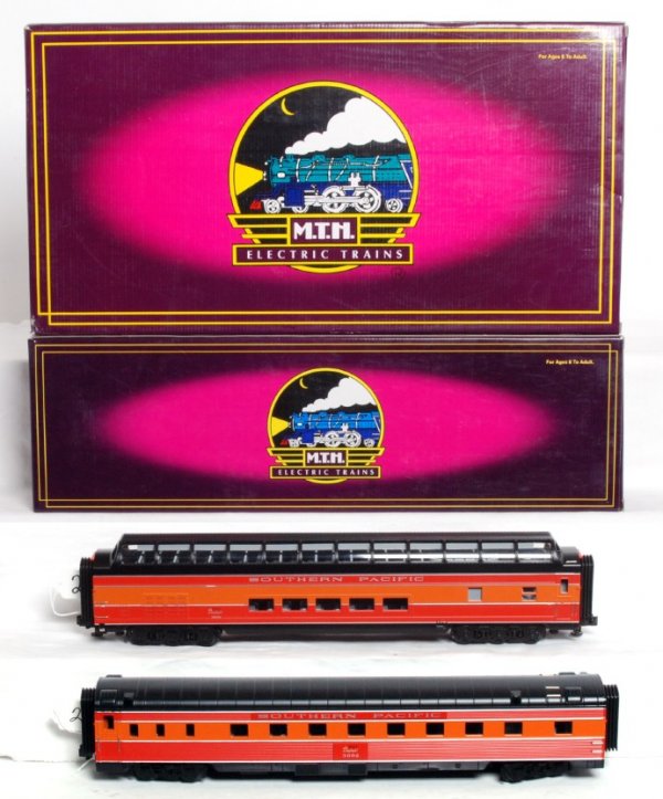 MTH 20-6629 and 20-6719 S.P. Daylight passengers: MTH 20-6629 and 20-6719 Southern Pacific Daylight passenger cars in original boxes, C8-9. 20-6629 70 foot scale streamlined sleeper/diner, ribbed sides and 20-6719 full length vista dome, smooth sided