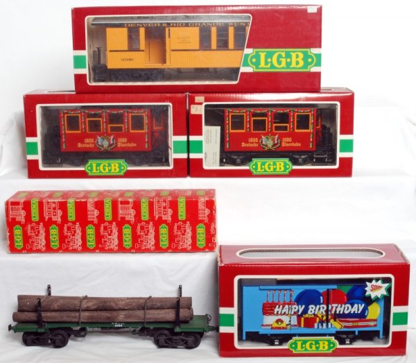 LGB 4066, 3150, 3081, 3150, 4435 in OB: LGB G scale 4066 skeleton log car, two 3150 Wappenwagen, 3081 personenwagen mit gepackabteil and 4435 HB happy birthday boxcar, in original boxes, C6-7.