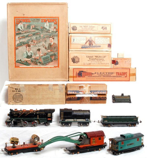 Lionel prewar boxed 240E freight set, 260E: Lionel prewar set 240E with a fantastic set box. Trains are 260E and 260T, 812 dark green gondola, 820 searchlight, 810 crane and 817 caboose. Loco and tender are C7-8, cars are C7. Boxes for the cran