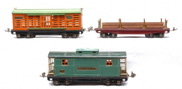 Lionel 800 Series Freight Cars 811 813 817: Lionel prewar O gauge 800 series freight cars; 811 maroon flatcar missing one stake with wood load, 813 stock with orange body and pea green roof and a 817 peacock caboose with dark green roof. All fr