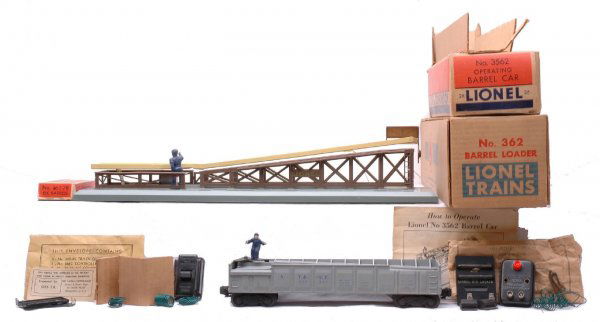 Lionel 362 Barrel Loader 3562-25 LIKE NEW Boxed: Lionel postwar 362 barrel loader in OB with original cardboard inserts, 362-78 six barrels in an individual OB, inspection tag, packet containing three connecting wires, two track clips and a 364C con