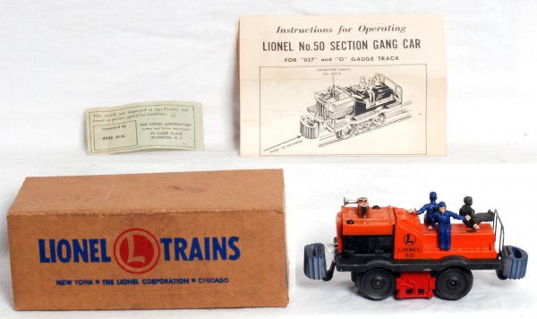 Lionel No. 50 sectional gang car in OB w/instr.: Lionel postwar O gauge No. 50 sectional gang car, side horn variation with L shaped bumper mounts, C7. Original instructions sheet and original inspection slip included. OB has a little writing on top