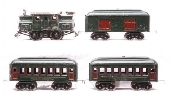 Lionel Green NYC Pass Set 162 152 602 601 601: Lionel prewar O gauge dark green New York Central Lines passenger set no. 162. circa 1917-18 containing; 152 electric 0-4-0 loco with nickel trim, 602 baggage and 601 Pullman. Also included is an extr